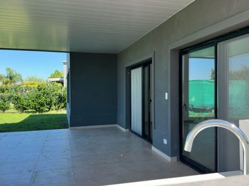 Casa en venta en Canton-Islas-5 ambientes-Espejo de agua.