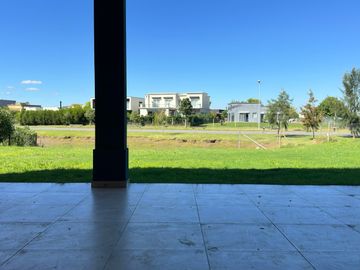 Casa en venta en Canton-Islas-5 ambientes-Espejo de agua.