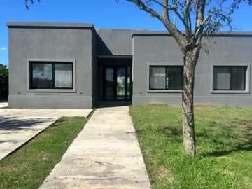 Casa en venta en Canton-Islas-5 ambientes-Espejo de agua.