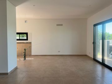 Casa en venta en Canton-Islas-5 ambientes-Espejo de agua.