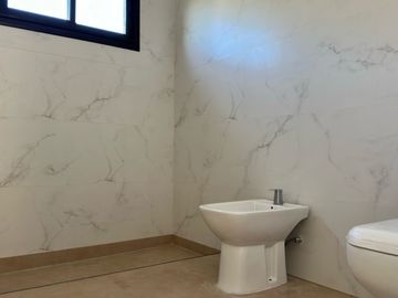 Casa en venta en Canton-Islas-5 ambientes-Espejo de agua.
