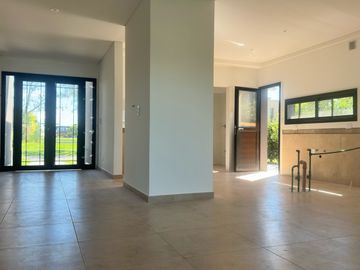 Casa en venta en Canton-Islas-5 ambientes-Espejo de agua.