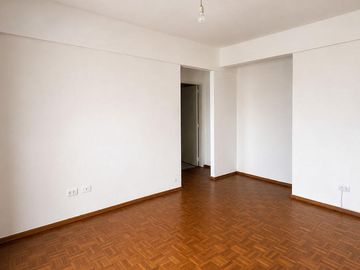 Dos ambientes en Colegiales - Zabala y Cabildo