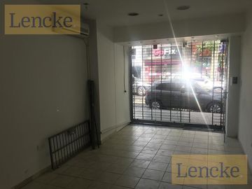 Lencke Alquila - Muy buen Local en Chacabuco entre 9 de Julio y Belgrano, centro de San Isidro