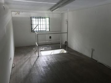 Lencke Alquila - Muy buen Local en Chacabuco entre 9 de Julio y Belgrano, centro de San Isidro