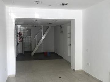 Lencke Alquila - Muy buen Local en Chacabuco entre 9 de Julio y Belgrano, centro de San Isidro