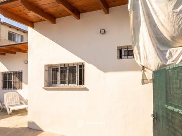 VENTA | PERMUTA - Propiedad con dos construcciones independientes  - Fisherton.