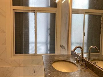 EDIFICIO FRANCES EN PLAZA VICENTE LOPEZ / ALQUILER/ RECICLADO
