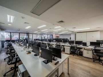 Venta - Alquiler de Oficina Piso Corporativo Terraza Propia y 4 Cocheras