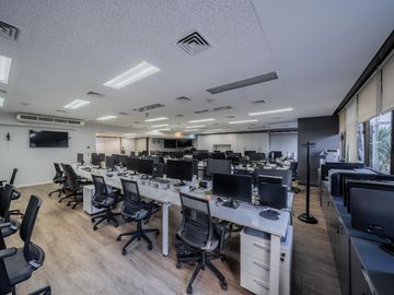 Venta - Alquiler de Oficina Piso Corporativo Terraza Propia y 4 Cocheras