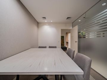 Venta - Alquiler de Oficina Piso Corporativo Terraza Propia y 4 Cocheras