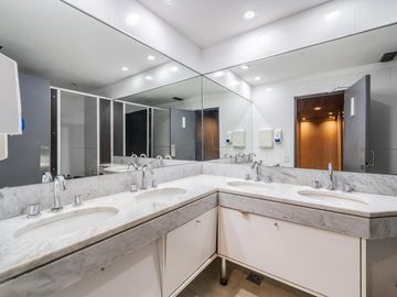 Venta - Alquiler de Oficina Piso Corporativo Terraza Propia y 4 Cocheras
