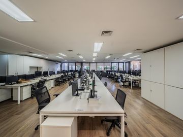 Venta - Alquiler de Oficina Piso Corporativo Terraza Propia y 4 Cocheras