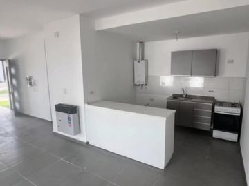 VENTA | Dúplex 3 Dormitorios con Quincho y Pileta en La Calera B° Cuesta Plaza - TAP9086182