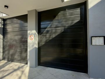 Cochera Doble y Privada al Frente en Villa Del Parque