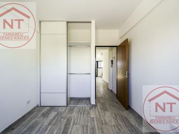 Departamento 2 ambientes con balcón al frente.  Devoto
