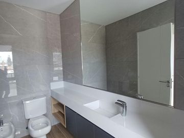 Departamento en Vicente López 4 ambientes con Cochera y Terraza propia