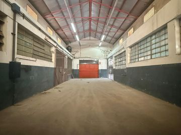 Depósito de 150 m2 cubiertos en Florida