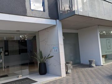 Departamento tres ambientes/ cochera