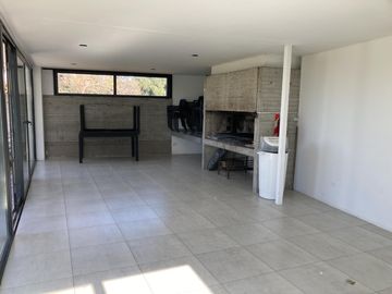 Departamento tres ambientes/ cochera