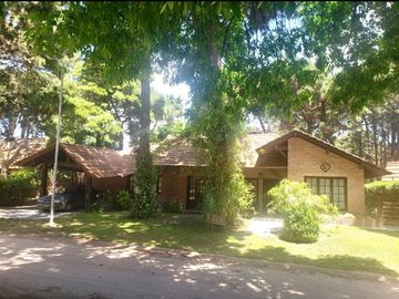 Casa  5 ambientes en Barrio Nuevo Golf en Pinamar