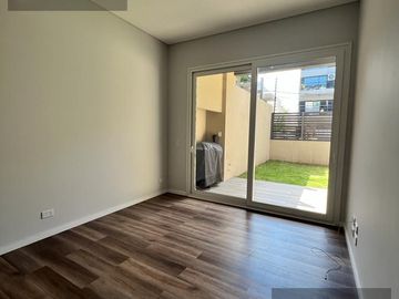 Departamento de 2 Ambientes en Vicente Lopez con Jardin y Cochera en complejo con amenities