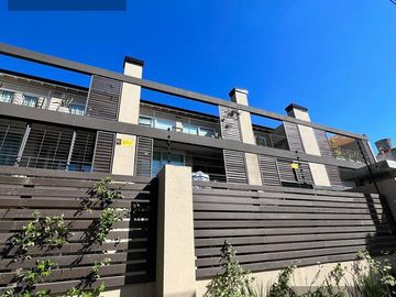 Departamento de 2 Ambientes en Vicente Lopez con Jardin y Cochera en complejo con amenities