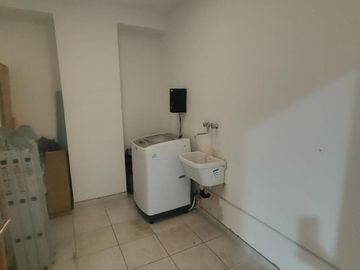 Alquiler monoambiente. Contrafrente, balcón. Apto profesional. Pileta. Granaderos al 600. Caballito