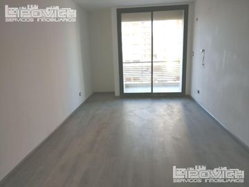 Alquiler monoambiente. Contrafrente, balcón. Apto profesional. Pileta. Granaderos al 600. Caballito