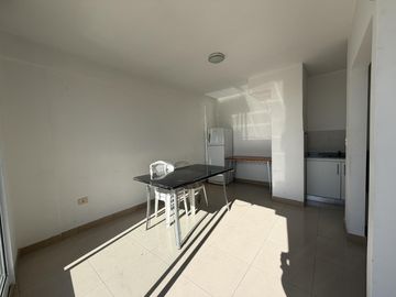 VENTA DEPTO. 3 AMBIENTES LUMINOSO CON SUM Y PISCINA - FLORES