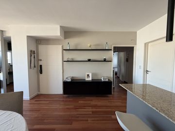 VENTA DEPTO. 3 AMBIENTES LUMINOSO CON SUM Y PISCINA - FLORES