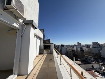 VENTA DEPTO. 3 AMBIENTES LUMINOSO CON SUM Y PISCINA - FLORES