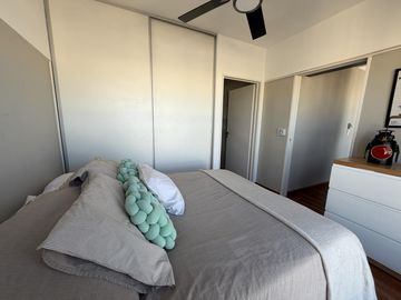 VENTA DEPTO. 3 AMBIENTES LUMINOSO CON SUM Y PISCINA - FLORES