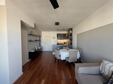 VENTA DEPTO. 3 AMBIENTES LUMINOSO CON SUM Y PISCINA - FLORES