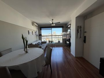 VENTA DEPTO. 3 AMBIENTES LUMINOSO CON SUM Y PISCINA - FLORES