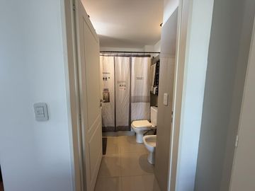 VENTA DEPTO. 3 AMBIENTES LUMINOSO CON SUM Y PISCINA - FLORES