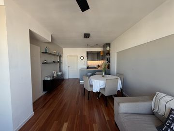 VENTA DEPTO. 3 AMBIENTES LUMINOSO CON SUM Y PISCINA - FLORES