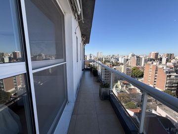 VENTA DEPTO. 3 AMBIENTES LUMINOSO CON SUM Y PISCINA - FLORES