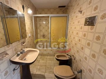 Alquiler de Oficina 5 Ambientes en Ramos Mejia  Muy buen Estado Ideal Uso Comercial o Vivienda