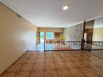Alquiler de Oficina 5 Ambientes en Ramos Mejia  Muy buen Estado Ideal Uso Comercial o Vivienda
