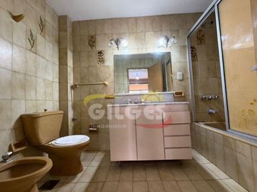 Alquiler de Oficina 5 Ambientes en Ramos Mejia  Muy buen Estado Ideal Uso Comercial o Vivienda