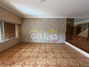 Alquiler de Oficina 5 Ambientes en Ramos Mejia  Muy buen Estado Ideal Uso Comercial o Vivienda