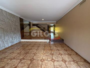Alquiler de Oficina 5 Ambientes en Ramos Mejia  Muy buen Estado Ideal Uso Comercial o Vivienda