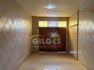 Alquiler de Oficina 5 Ambientes en Ramos Mejia  Muy buen Estado Ideal Uso Comercial o Vivienda