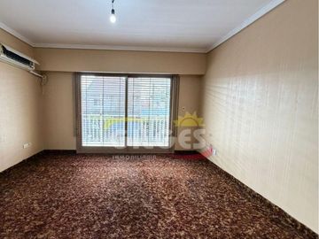 Alquiler de Oficina 5 Ambientes en Ramos Mejia  Muy buen Estado Ideal Uso Comercial o Vivienda