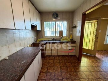 Alquiler de Oficina 5 Ambientes en Ramos Mejia  Muy buen Estado Ideal Uso Comercial o Vivienda