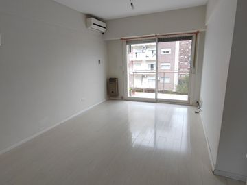 Departamento - Villa Ballester - Venta  - Dos Ambientes - Próximo a Centro Comercial.