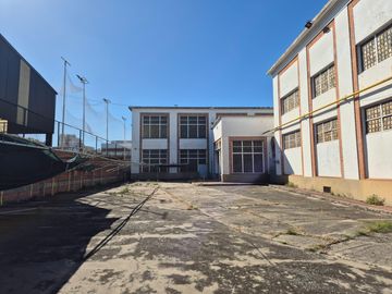 Edificio Comercial en  Mataderos