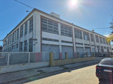 Edificio Comercial en  Mataderos