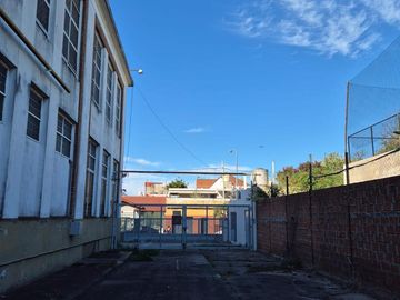 Edificio Comercial en  Mataderos